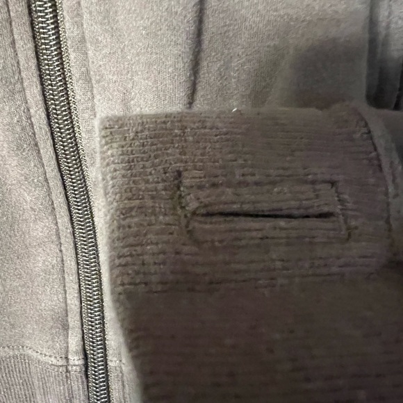Bench hoodie. Men’s brown size M. VG used cond. Bench on hood visible when up - Picture 3 of 6